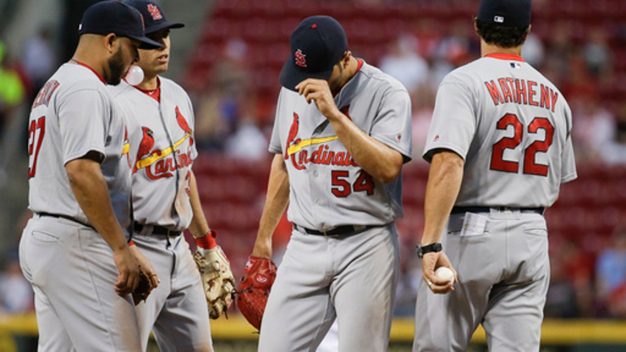Cardinals rough up Reds Simon, roll to 12-7 win